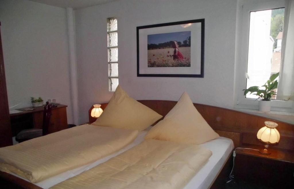 Hotel Garni Am Thueringer Klosstheater Friedrichroda Chambre photo