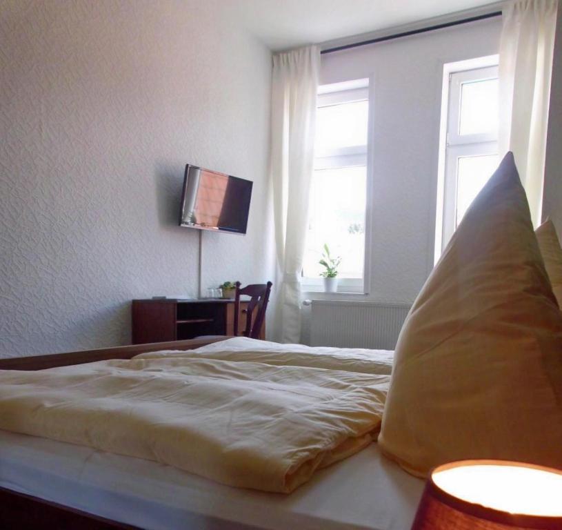 Hotel Garni Am Thueringer Klosstheater Friedrichroda Chambre photo