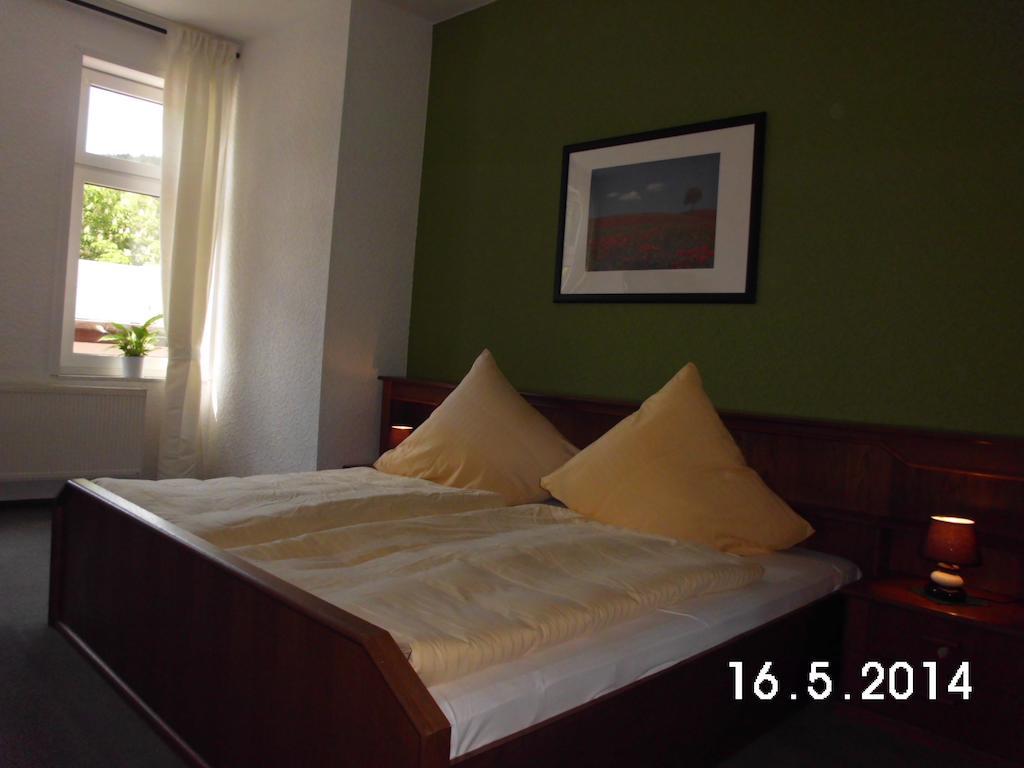 Hotel Garni Am Thueringer Klosstheater Friedrichroda Chambre photo